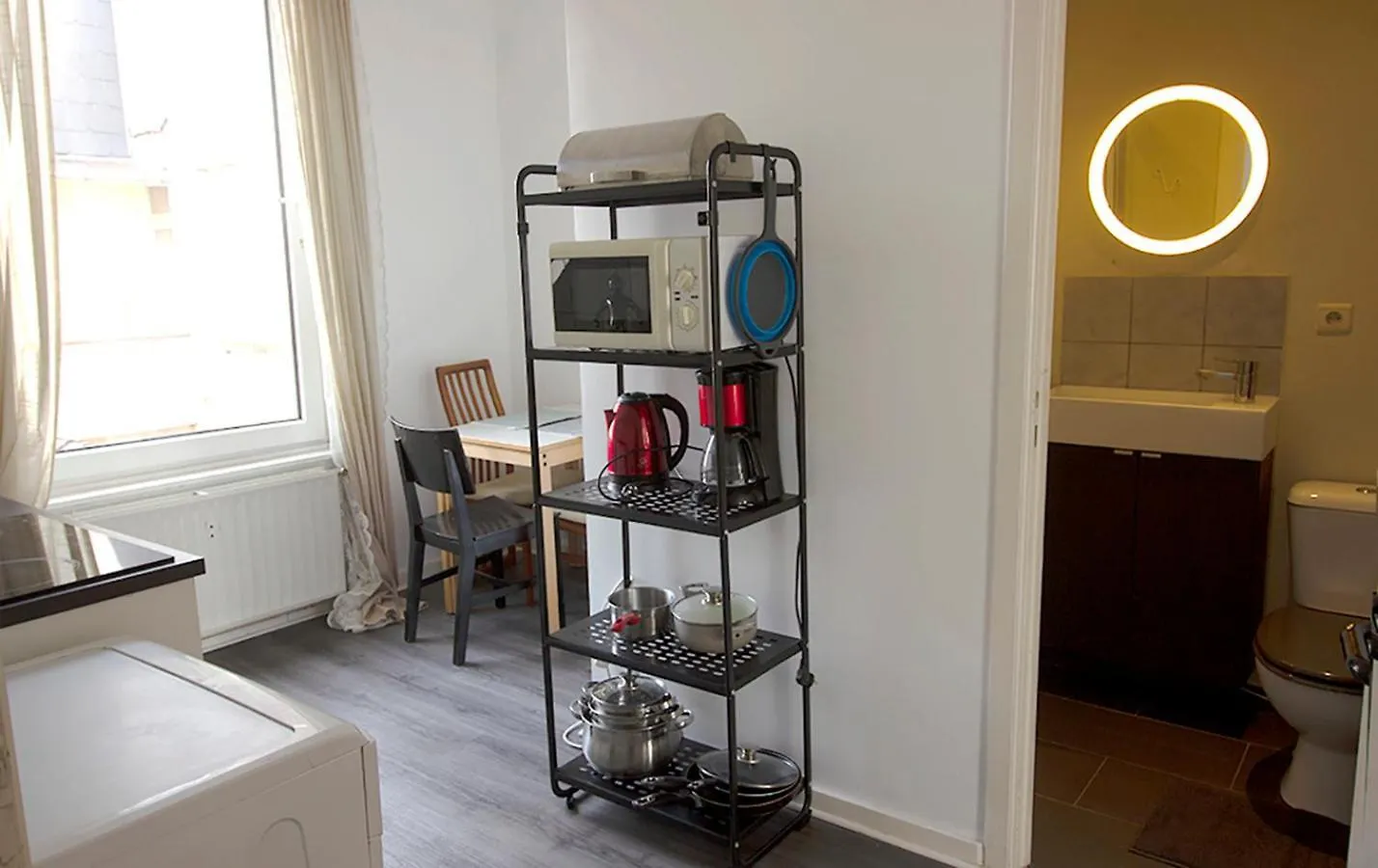 Handy Studio Close To Zaventem Airport Brussel België